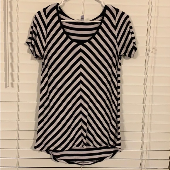 Lularoe Classic t - Picture 2 of 4